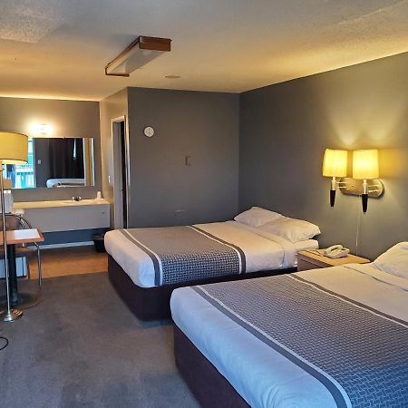 Wild Rose Country Inn Grande Prairie Esterno foto
