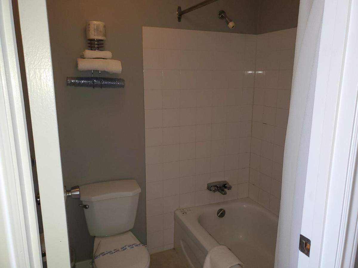 Wild Rose Country Inn Grande Prairie Esterno foto