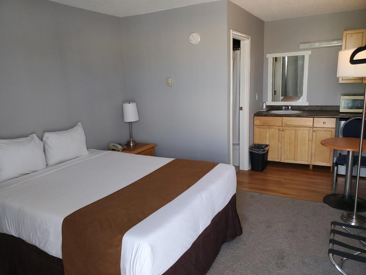 Wild Rose Country Inn Grande Prairie Esterno foto